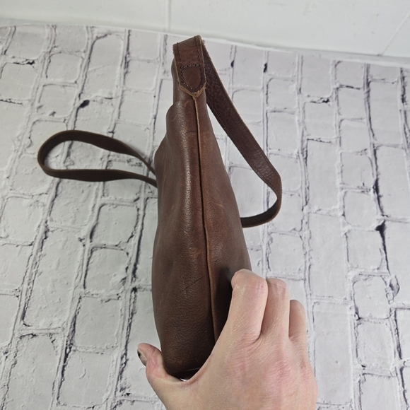 Duluth Trading lifetime leather brown leather crossbody field bag - Picture 8 of 11